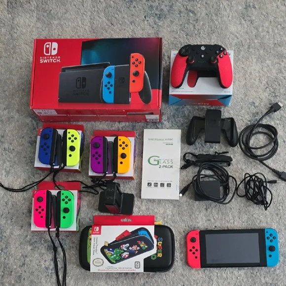Nintendo Switch Family Bundle - Picture 1 of 16